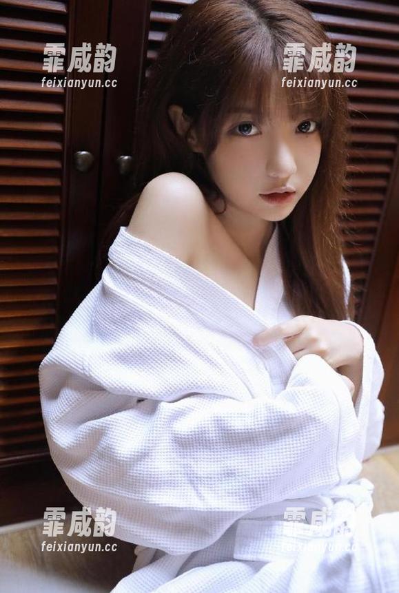91吃瓜苹果版，在线知识更新中，该不该吃点心得脸上还差不少瓜味呢？