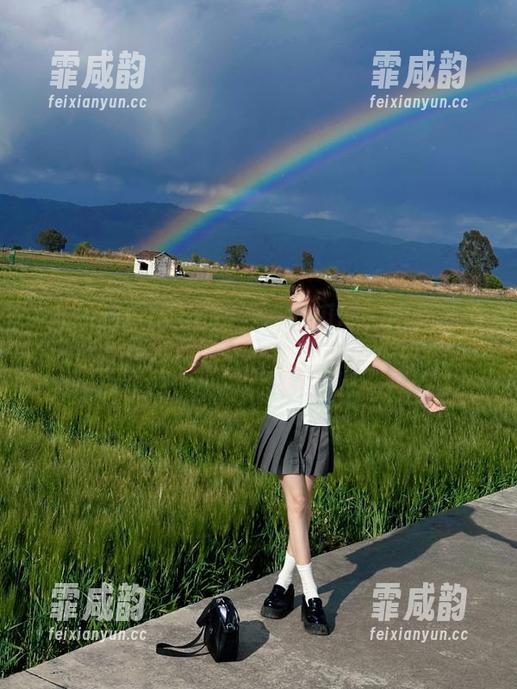 下载五一吃瓜网，阳光沙滩美食应有尽有，哎呀，生活真好！