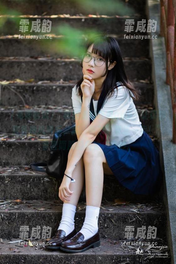 免费吃瓜 “跟随免费吃瓜app,让你秒变各种风向标,离‘吃瓜’更近一步!”食言而肥的感觉,真妙。